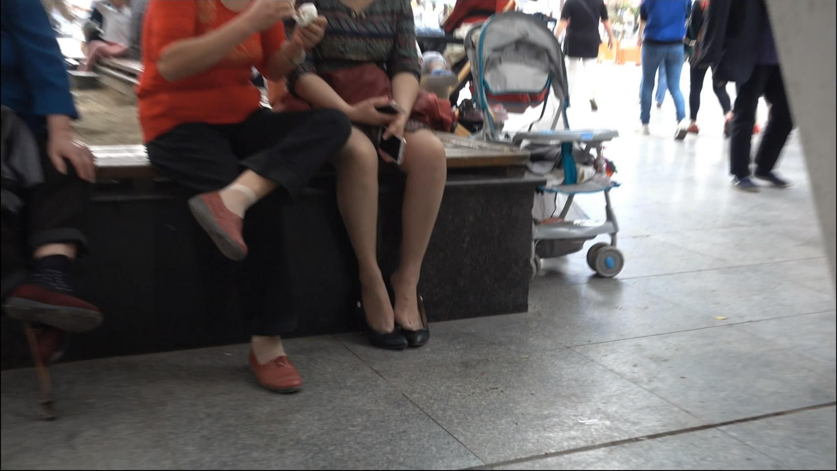 Legs dangling and wear nylon feet